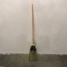 AV GLITCH BROOM